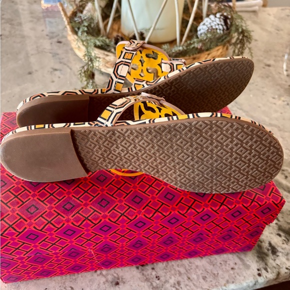 Stylish Geometric Patterned Sandals - Picture 7 of 13